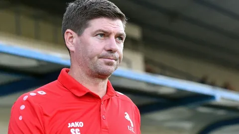 保罗惊喜收队友大相框成难忘回忆